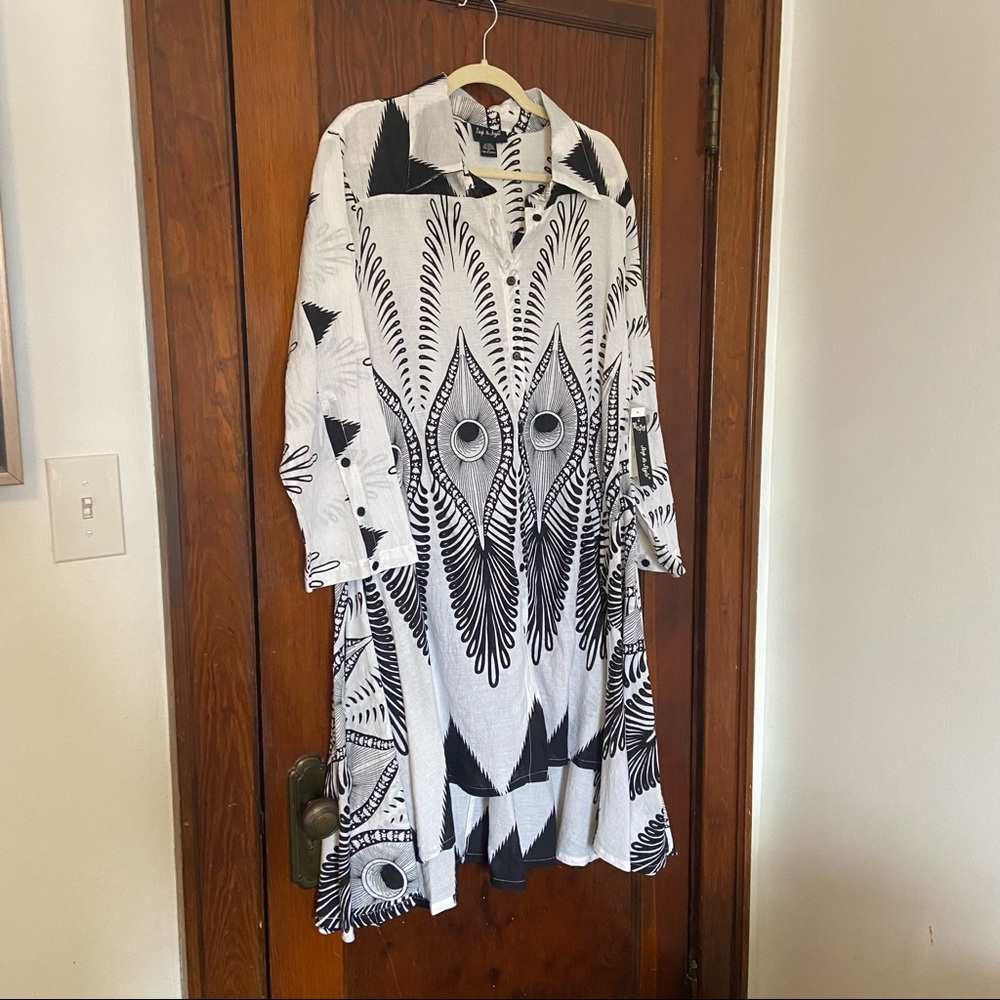 Step In Style: White and black shirt dress, Size:2X